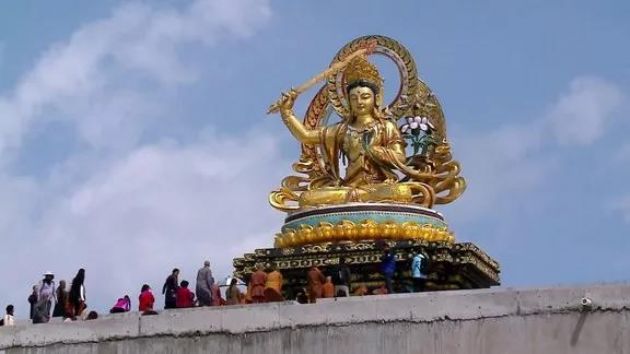 �����Ϻ��У���ס��̨ɽʮ�꣬�������������õ�����ʾ����