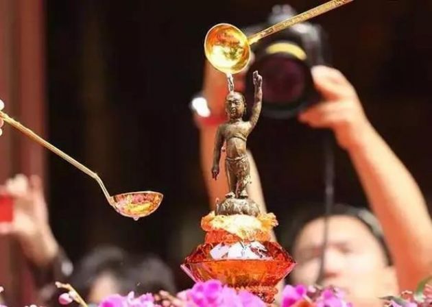 为什么要在释迦牟尼佛圣诞日浴佛呢? 为什么要在释迦牟尼佛圣诞日浴佛呢?