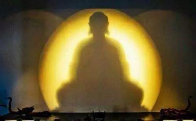 一个人的心不常清扫,人生中烦恼的尘埃就会在心中积厚难除 一个人的心不常清扫,人生中烦恼的尘埃就会在心中积厚难除