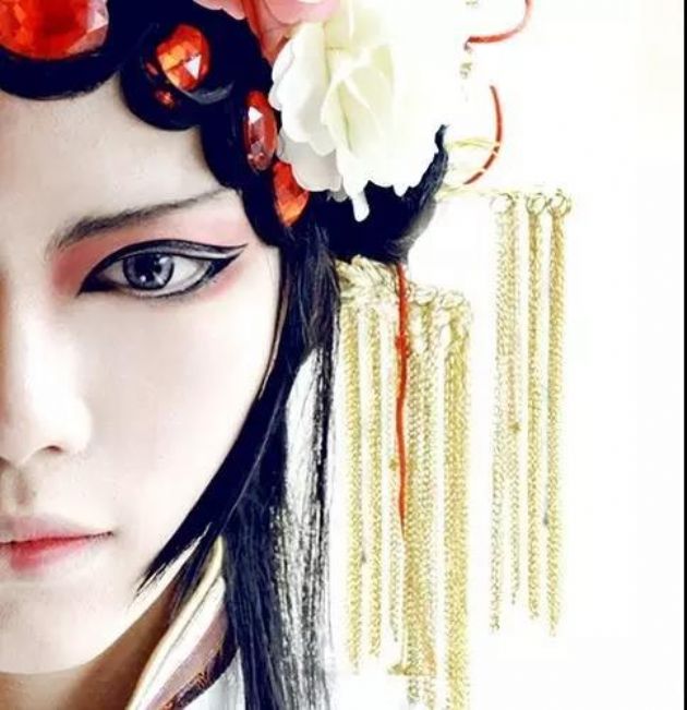 在轮回里,我们只是一个过于投入的演员 在轮回里,我们只是一个过于投入的演员