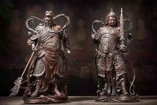 两则护法菩萨慈悲护佑众生的故事 两则护法菩萨慈悲护佑众生的故事