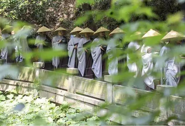 禅是靠每个人自己去修行,去体验的 禅是靠每个人自己去修行,去体验的