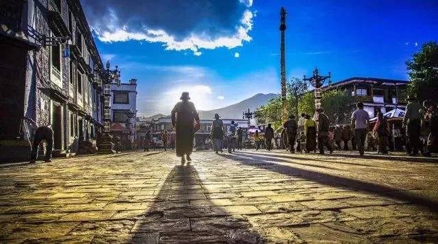 ���ա���ã��и����ȥ�������ط����ߣ�ȫ����ͨ�ˣ�