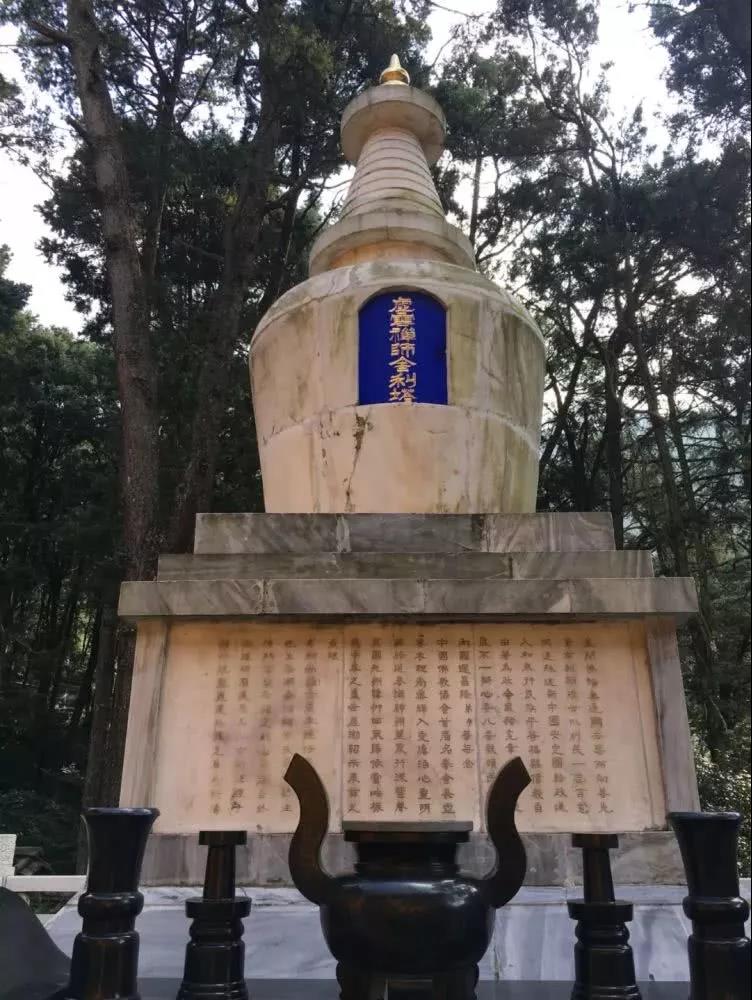 “我半路出家,一字不识,但知念一句阿弥陀佛而已!” “我半路出家,一字不识,但知念一句阿弥陀佛而已!”