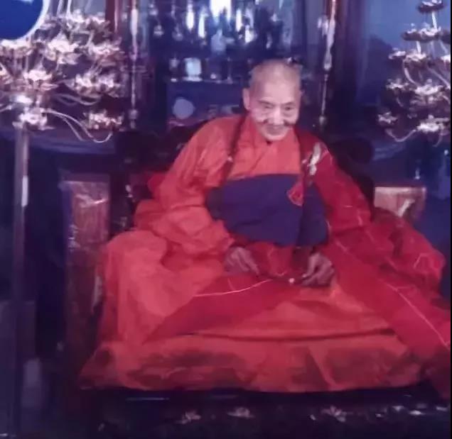 入洞坐禅念佛十几年,预知时至,念佛往生! 入洞坐禅念佛十几年,预知时至,念佛往生!