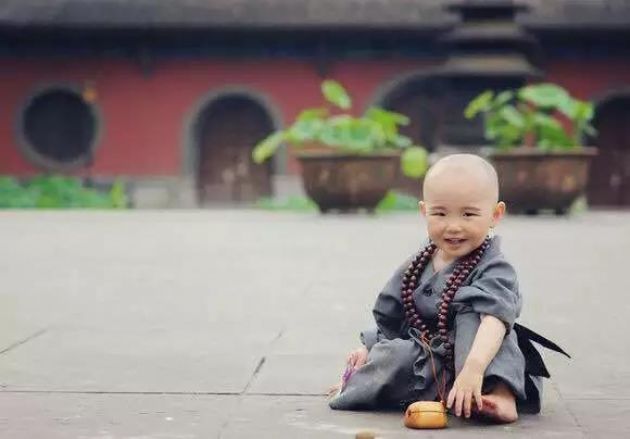 赞叹!这个2岁小孩流利念佛,其善根深厚,连大人都自愧不如!! 赞叹!这个2岁小孩流利念佛,其善根深厚,连大人都自愧不如!!