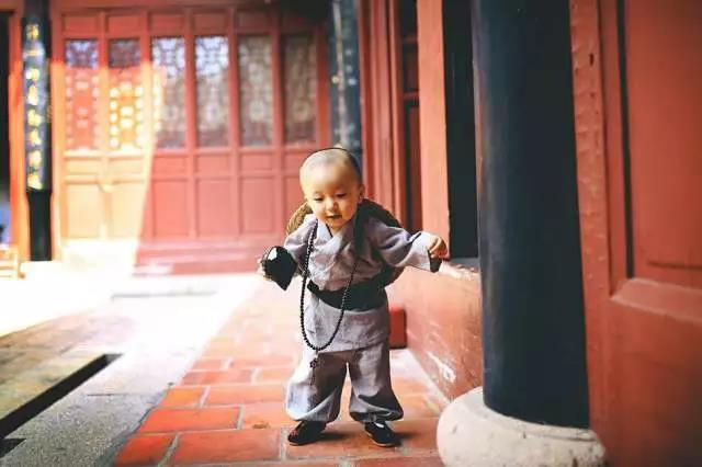 赞叹!这个2岁小孩流利念佛,其善根深厚,连大人都自愧不如!! 赞叹!这个2岁小孩流利念佛,其善根深厚,连大人都自愧不如!!