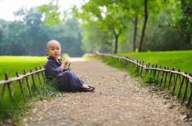 赞叹!这个2岁小孩流利念佛,其善根深厚,连大人都自愧不如!! 赞叹!这个2岁小孩流利念佛,其善根深厚,连大人都自愧不如!!