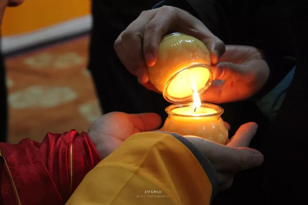 һ���ܳ�ǧ�갵��_��ӭȼ�Ʒ�ʥ������Ը������ա��ĵƳ�����