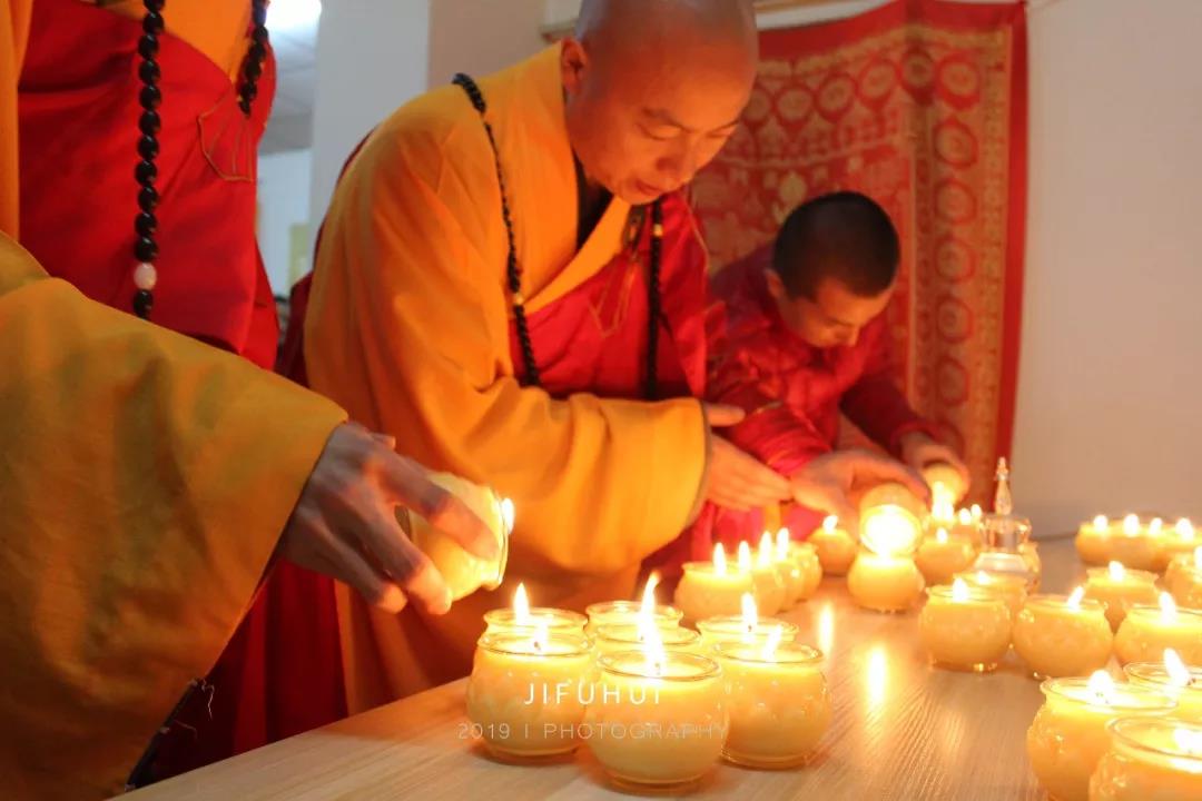 点灯,是不可缺少的修法,可是很多人都忽略了 点灯,是不可缺少的修法,可是很多人都忽略了