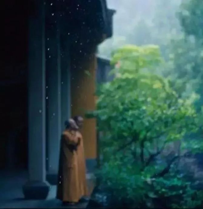 �����Ķ�������һ�ּ�ʵ�ģ���̩ɽ����ǰ���治��ɫ