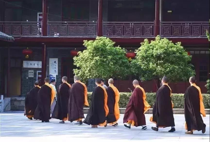 �����Ķ�������һ�ּ�ʵ�ģ���̩ɽ����ǰ���治��ɫ