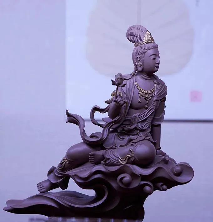 观世音菩萨为何能随缘显现不可思议的救护力量? 观世音菩萨为何能随缘显现不可思议的救护力量?