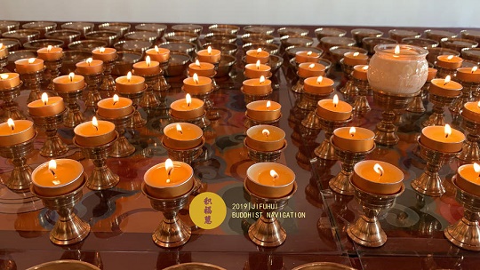 ��������Ĳ���ʥ����ԡ��ڣ������۹��ƹ��ޣ���Բ����