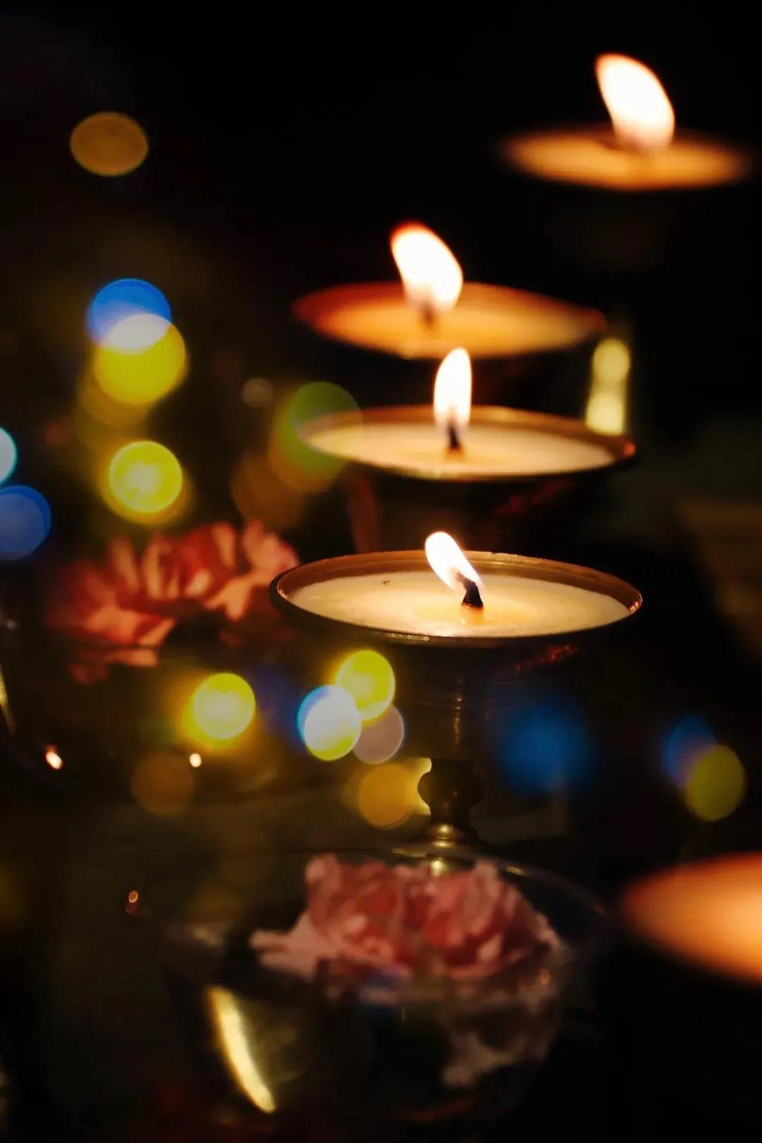 �������˰ݷ�Խ�࣬����ԽԶ����