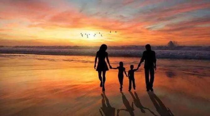 ��Т��ĸ��ѧ��һ�й��£���������