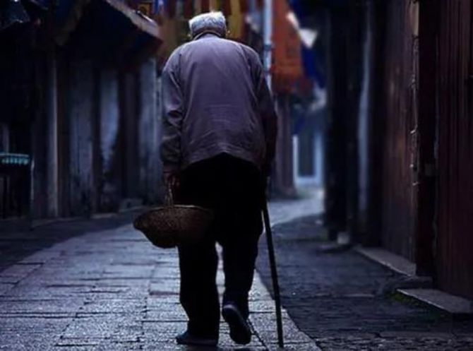 ��Т��ĸ��ѧ��һ�й��£���������