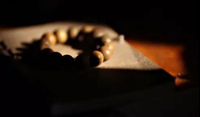 因为你福报不够,所以总被业障拖着走 因为你福报不够,所以总被业障拖着走