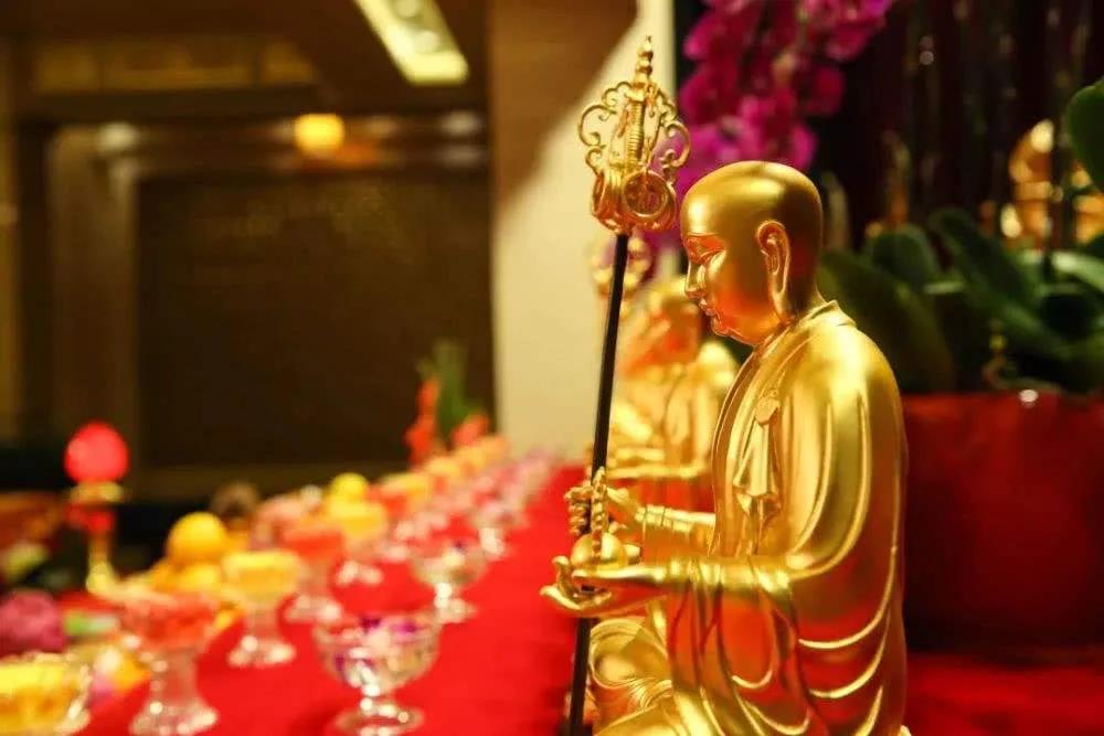 为什么农历七月要诵《地藏菩萨本愿经》? 为什么农历七月要诵《地藏菩萨本愿经》?