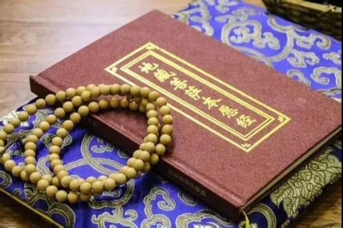 为什么农历七月要诵《地藏菩萨本愿经》? 为什么农历七月要诵《地藏菩萨本愿经》?