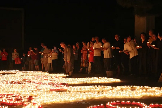 �ز�����ʥ���������۹��ƹ��ޣ���Բ����