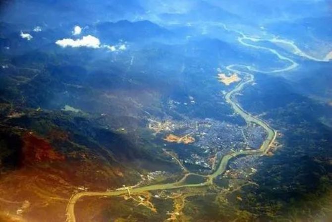 我们经常回向“四重恩”,但是你真的懂得四重恩的含义吗? 我们经常回向“四重恩”,但是你真的懂得四重恩的含义吗?