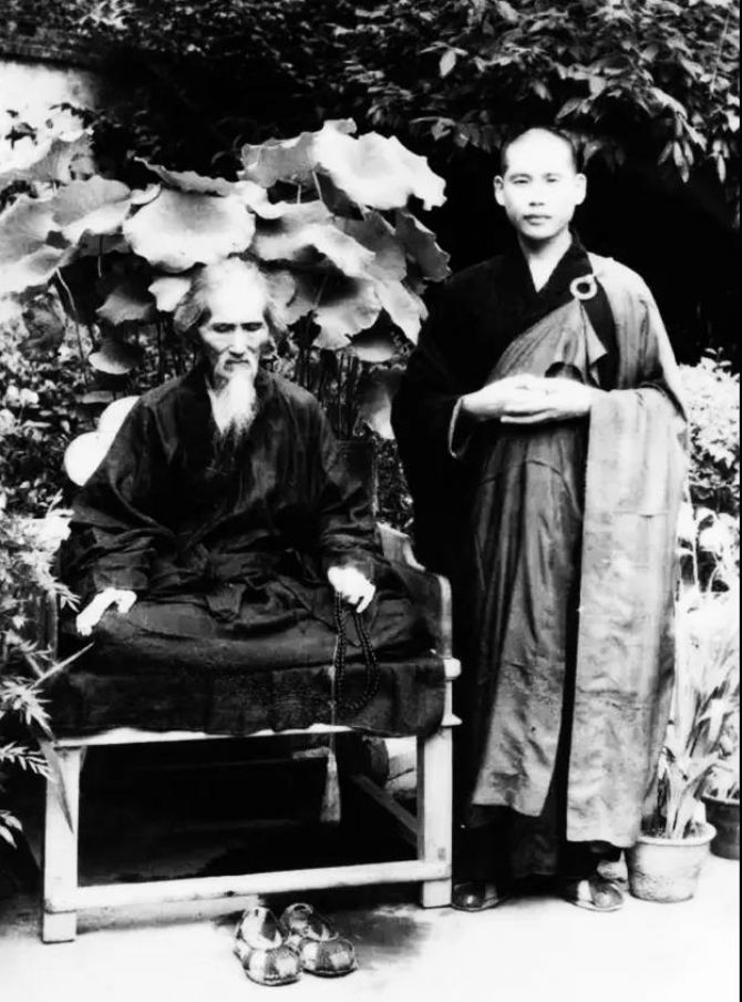 �������Ƴ���Բ�ż����գ��廳һ����ɮ�����ı��У�