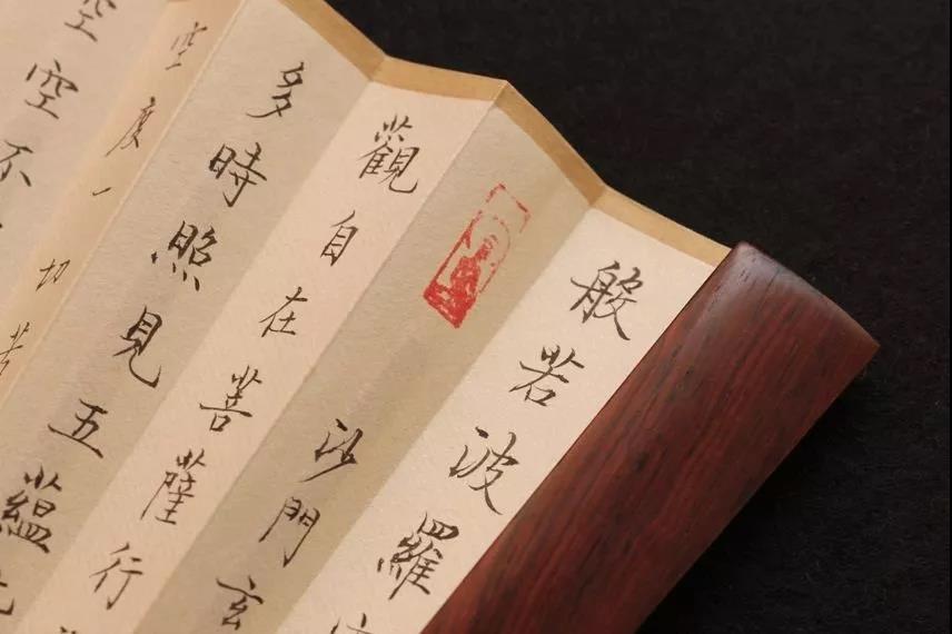 �������ΥԵ��ʹ�࣬��һ��һ�����С��ľ���