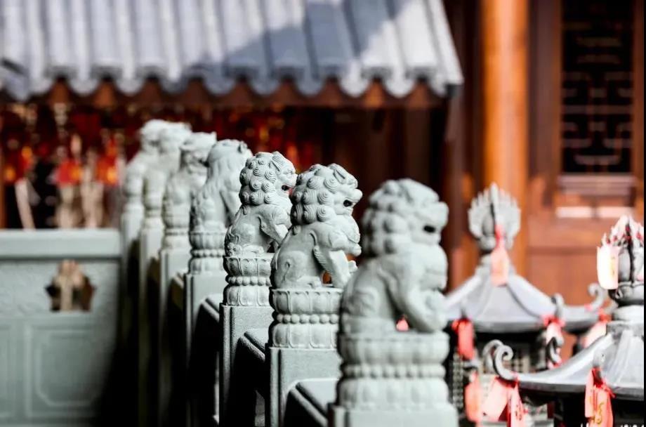 人有厚德,就能消灾免难 人有厚德,就能消灾免难