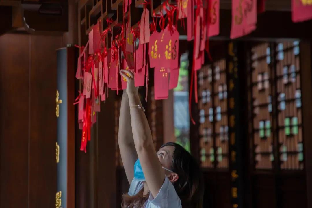 人有厚德,就能消灾免难 人有厚德,就能消灾免难