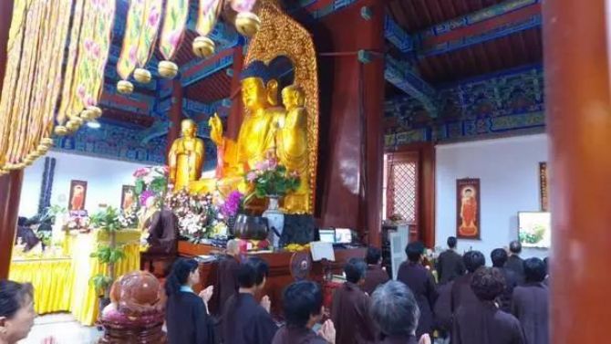 八个字可以概括念佛法门的特色:带业往生,横超三界! 八个字可以概括念佛法门的特色:带业往生,横超三界!