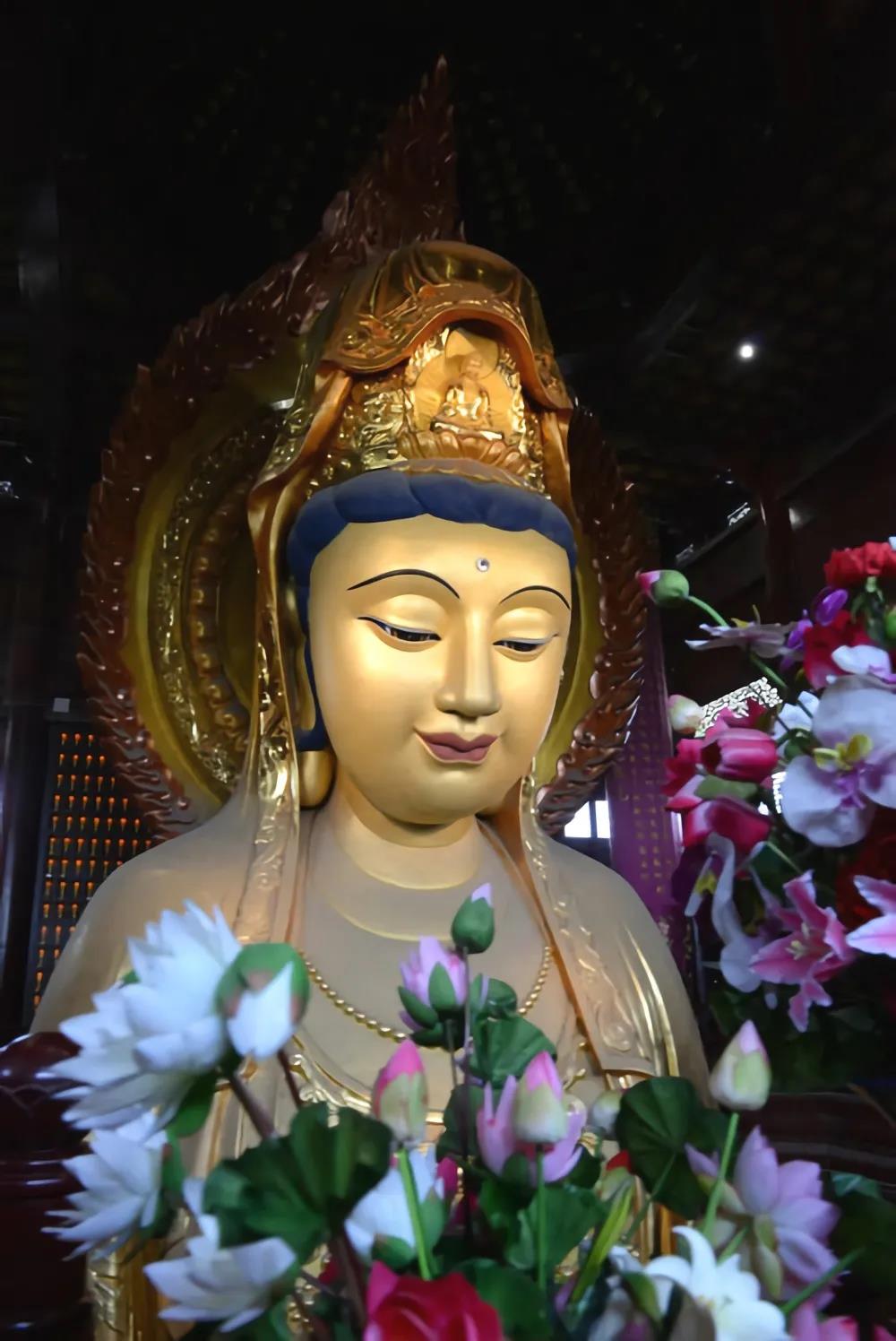 今日恭迎观世音菩萨圣诞!祈愿众生消灾免难,离诸苦恼! 今日恭迎观世音菩萨圣诞!祈愿众生消灾免难,离诸苦恼!