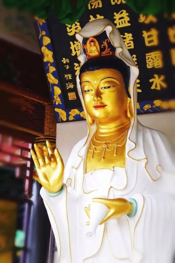 今日恭迎观世音菩萨圣诞!祈愿众生消灾免难,离诸苦恼! 今日恭迎观世音菩萨圣诞!祈愿众生消灾免难,离诸苦恼!