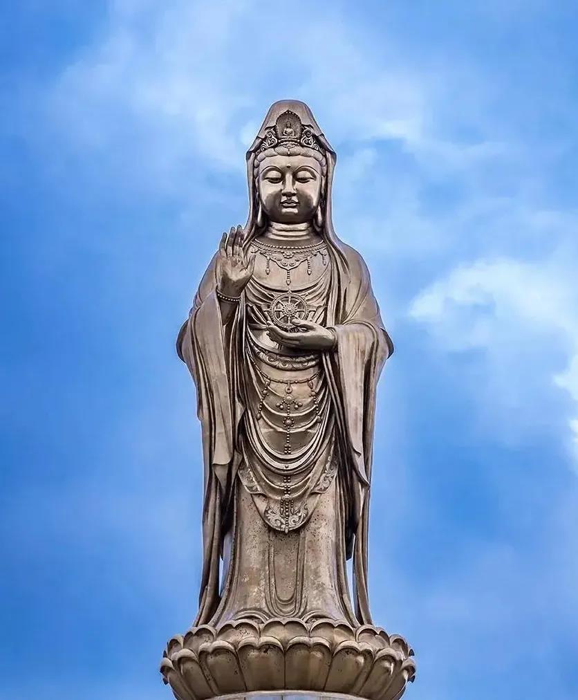 今日恭迎观世音菩萨圣诞!祈愿众生消灾免难,离诸苦恼! 今日恭迎观世音菩萨圣诞!祈愿众生消灾免难,离诸苦恼!