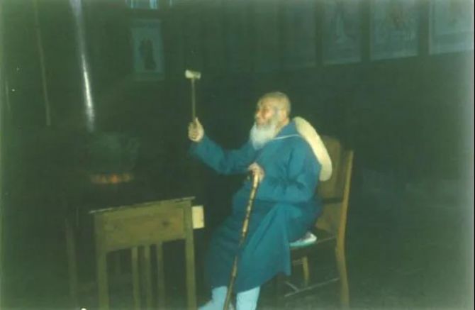 ���ʥ�����͵�����üɽ����������ɮ�����������еģ�