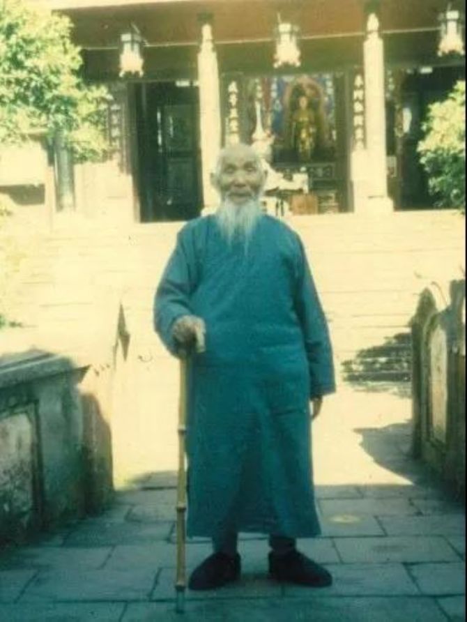 ���ʥ�����͵�����üɽ����������ɮ�����������еģ�