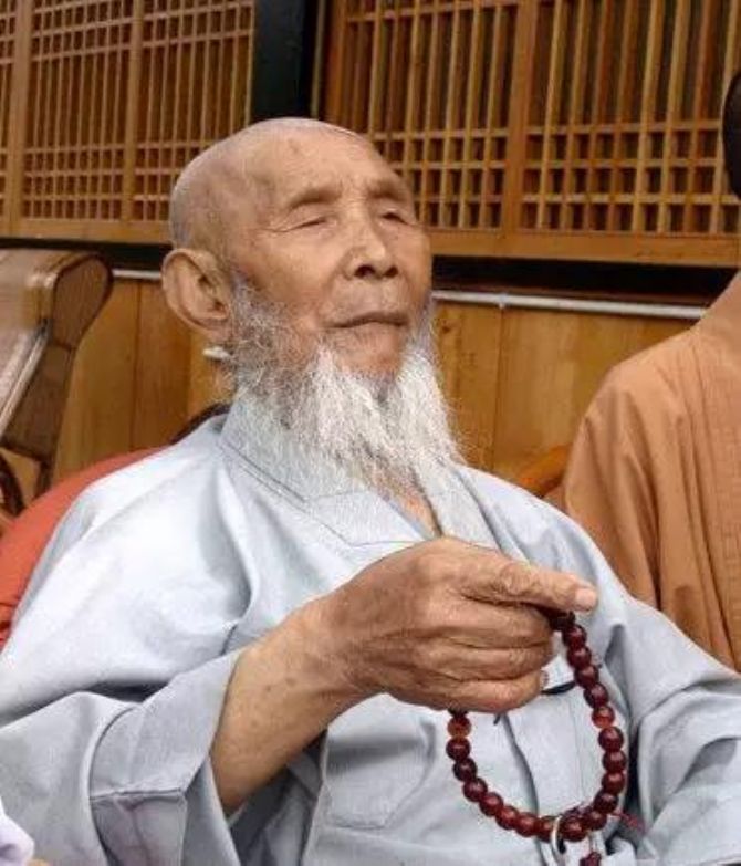 ���ʥ�����͵�����üɽ����������ɮ�����������еģ�