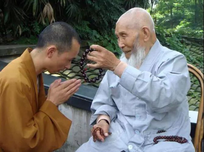 ���ʥ�����͵�����üɽ����������ɮ�����������еģ�