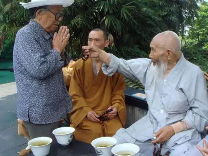 ���ʥ�����͵�����üɽ����������ɮ�����������еģ�