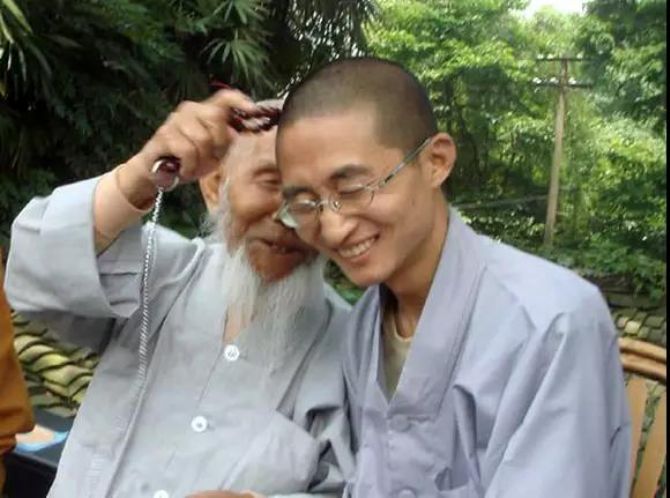 ���ʥ�����͵�����üɽ����������ɮ�����������еģ�