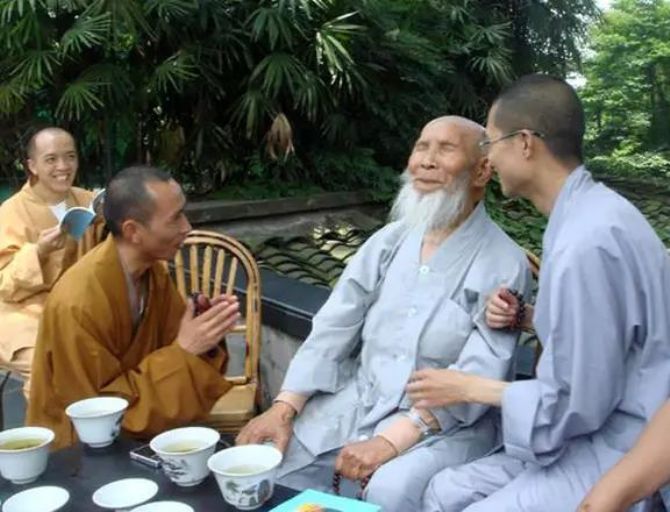 ���ʥ�����͵�����üɽ����������ɮ�����������еģ�