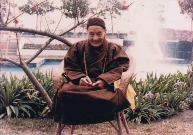 �����Ϻ��У�̰�����һ֦�ݣ���Ҫ�����ֻ�