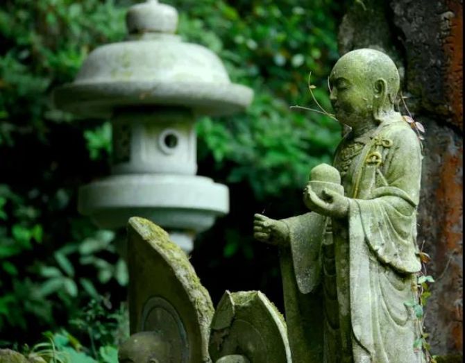 ����ǧ�����򣬲���һ����ħ