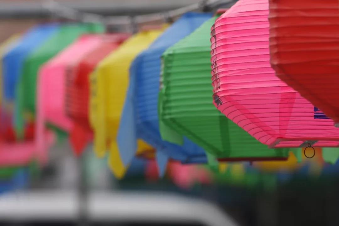 高兴也好,烦恼也好,要远离是非,皆一句阿弥陀佛 高兴也好,烦恼也好,要远离是非,皆一句阿弥陀佛