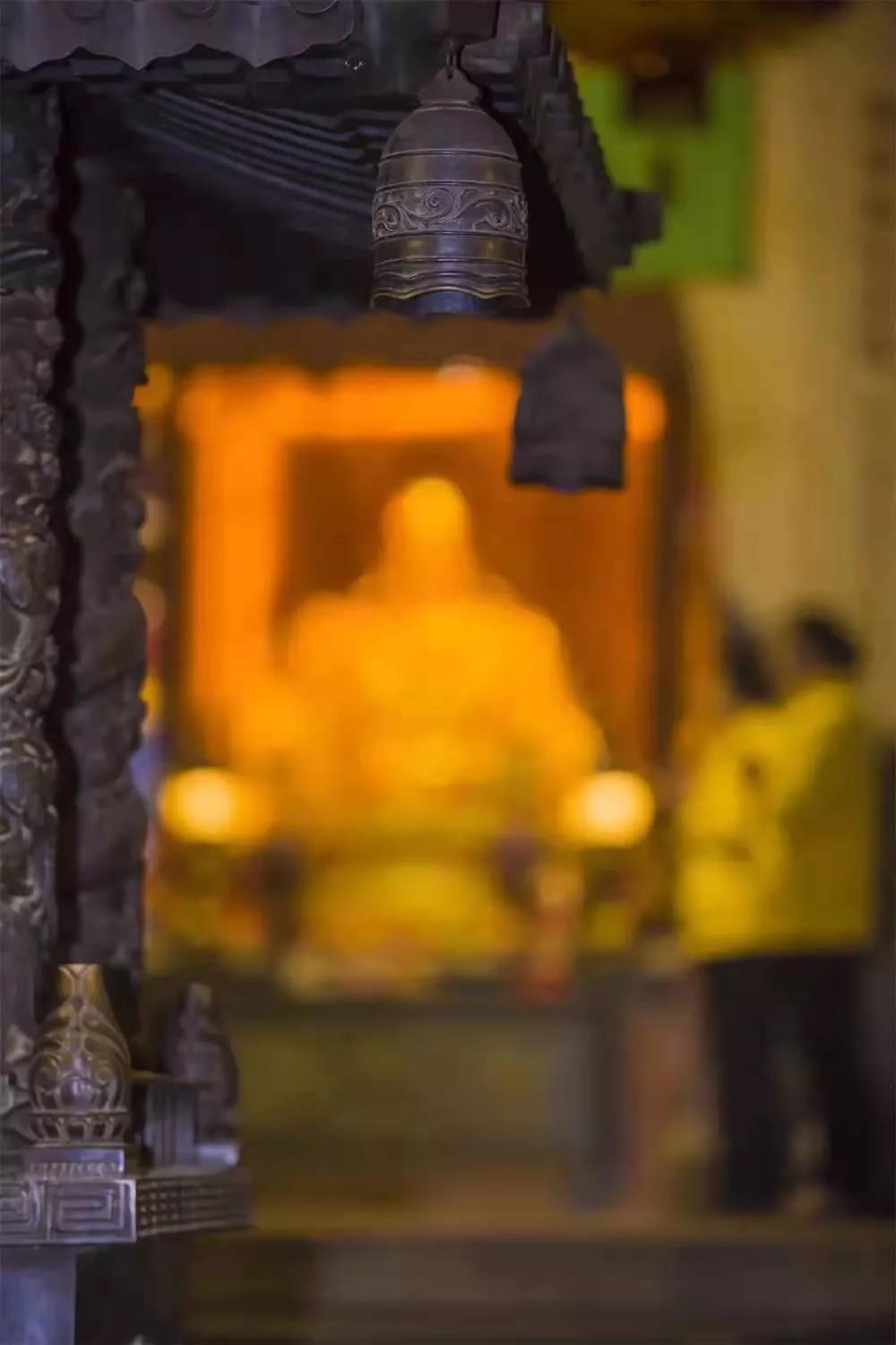 一边念佛一边看电视,有用吗? 一边念佛一边看电视,有用吗?