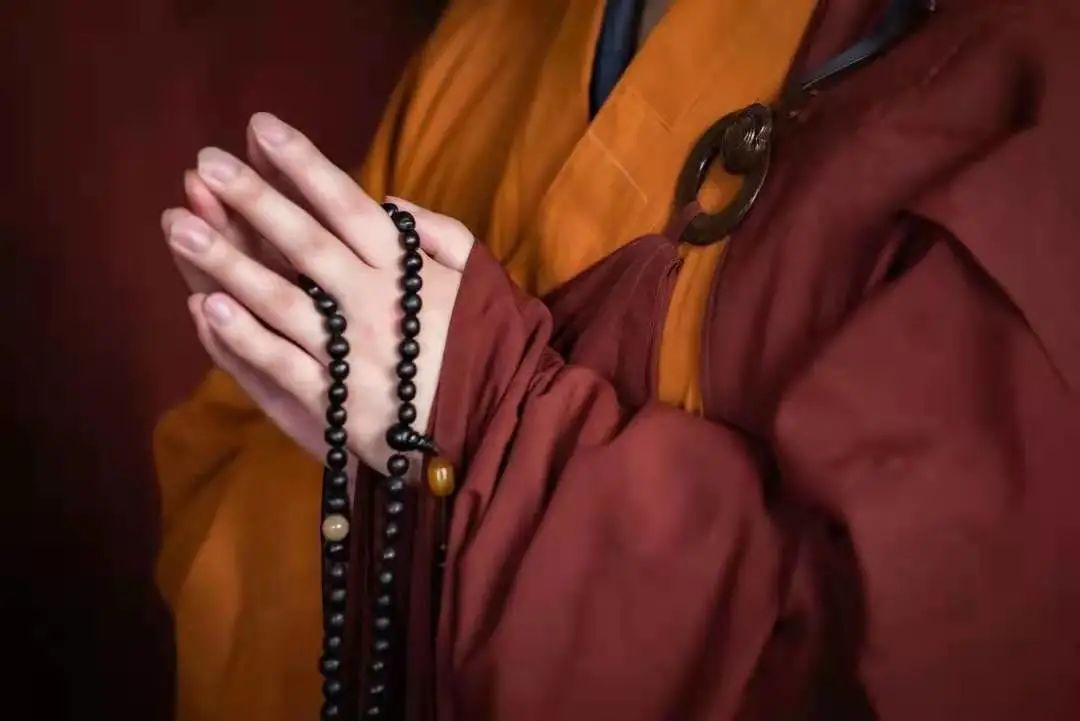 һ�߳��⣬һ����𣬻��й�����