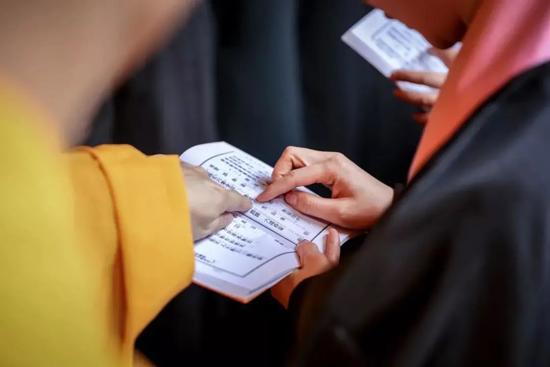 刚开始信佛、学佛的人,究竟合适读哪些经典呢? 刚开始信佛、学佛的人,究竟合适读哪些经典呢?