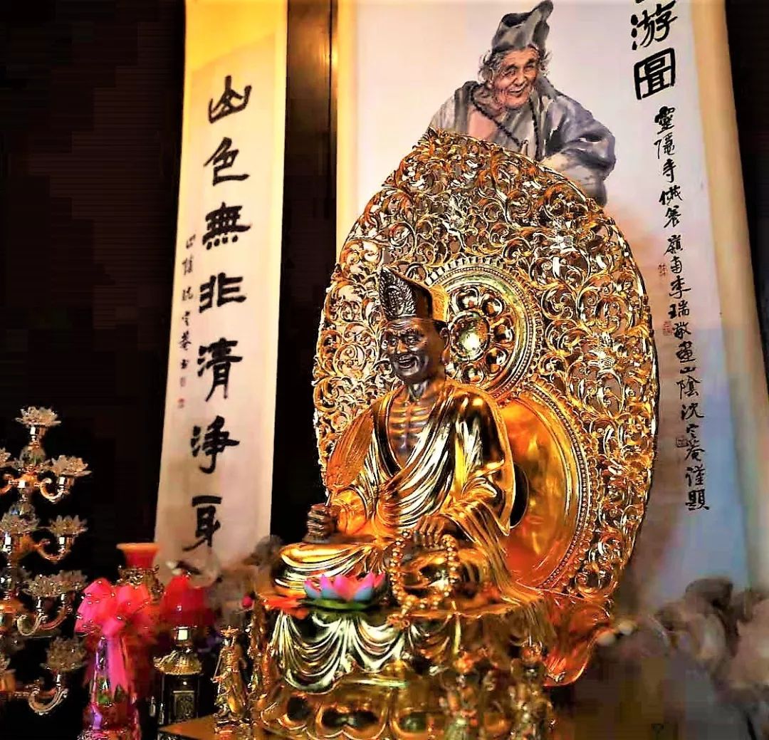 ���¶���̧ͷ����ӭ�ù����ʥ����