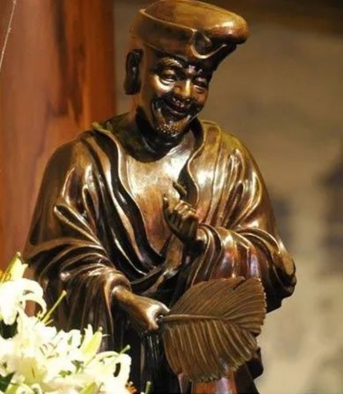 ���¶���̧ͷ����ӭ�ù����ʥ����