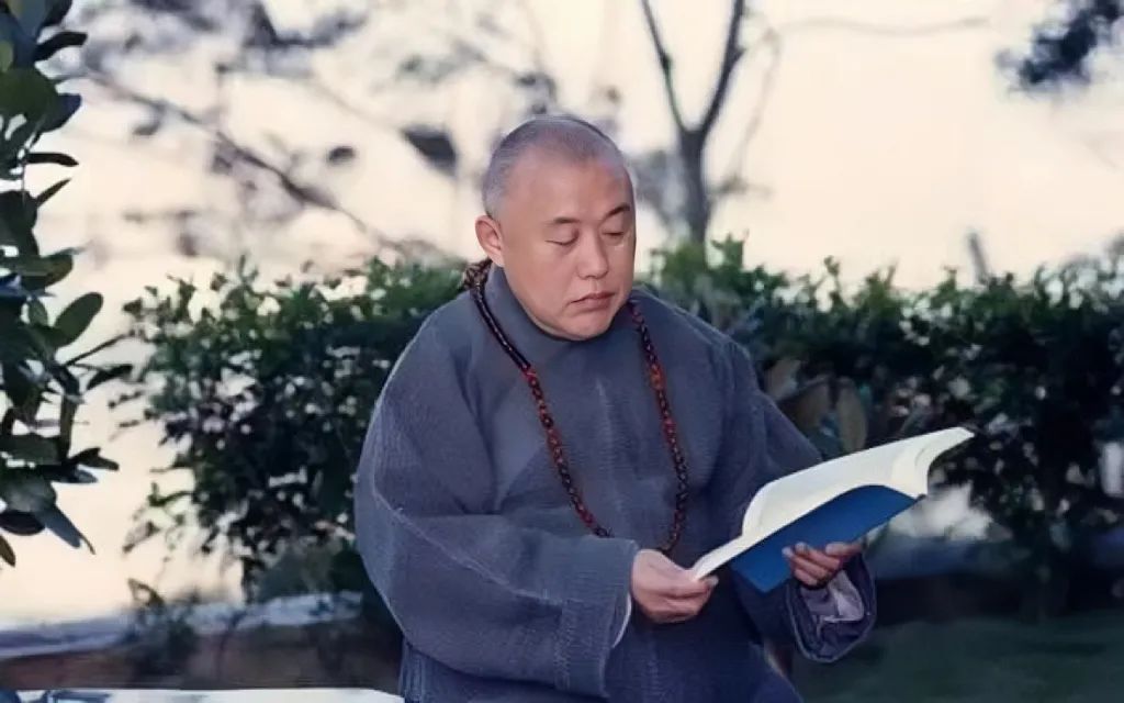 �����Ϻ��е���꿽�ʣ�����ǰ;������